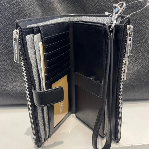 MICHAEL KORS Jet Set Lg Ombré Signature Logo Double Zip Wristlet Phone Holdr
NWT - Picture 10 of 16